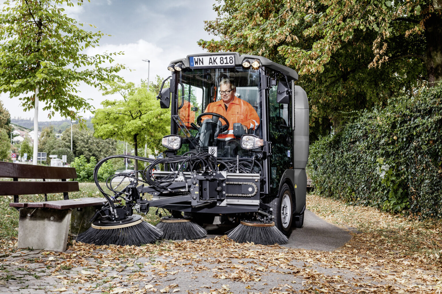 Kärcher MC 130 straatveegmachine in de openbare ruimte